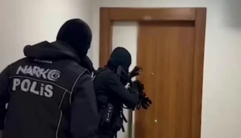 İstanbul’da uluslararası narkotik operasyonu… Kırmızı bültenle aranan şüpheli yakalandı