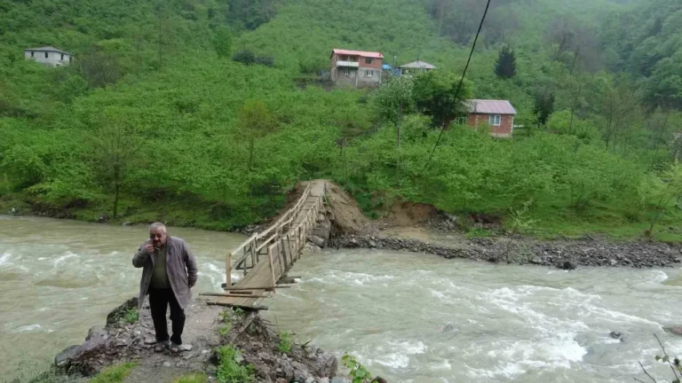 Düşende Var, Ölen de! Giresun’da Bölge Halkı Mecburen Bu Köprüleri Kullanıyor