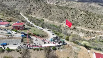 Bölgenin En Büyük Al Bayrağı Çamoluk’ta Göndere Çekildi