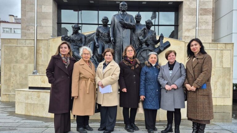“Annelerin Yüreği Bir Ülkenin Umududur”