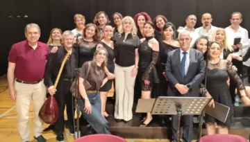 Eğitimciler söyledi salondakiler alkışladı