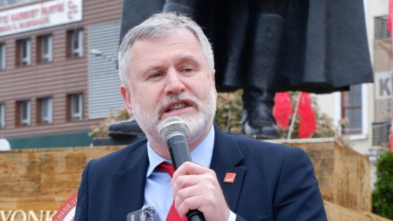 Şenyürek’ten AK Parti’ye ‘Gündem’ Resti: “Algıyla Değil, Halkla Yürüyoruz!”