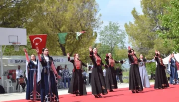 Geleneksel Bahar Pikniği ve Kafkas Şenliği ilgi gördü