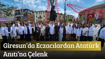 Giresun’da Eczacılardan Atatürk Anıtı’na Çelenk