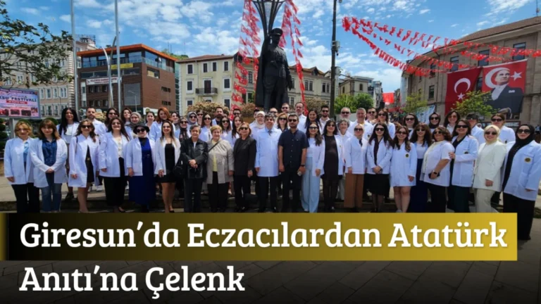 Giresun’da Eczacılardan Atatürk Anıtı’na Çelenk