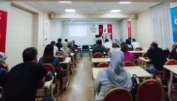 İlim Yayma Cemiyeti’nde bağımlılıkla mücadele sunumu ilgi gördü