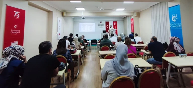 İlim Yayma Cemiyeti’nde bağımlılıkla mücadele sunumu ilgi gördü