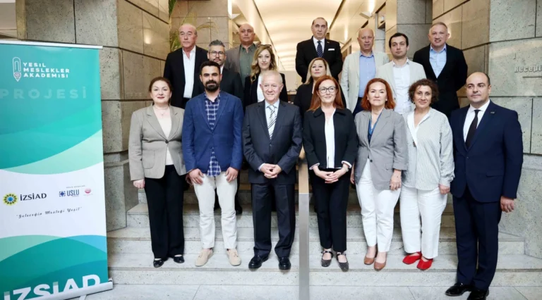 İZSİAD’dan yeşil dönüşüm için gençlere eğitim desteği