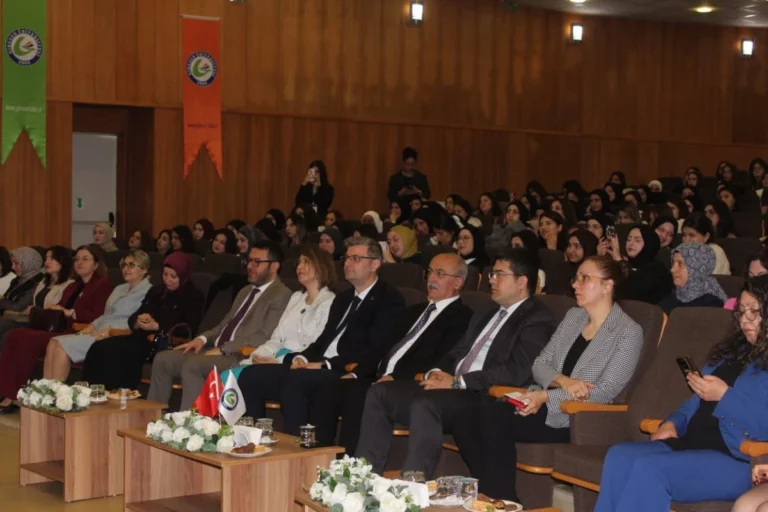 Kaymakam Burak Öz, 5 Mayıs Dünya Ebeler Günü etkinliğine katıldı