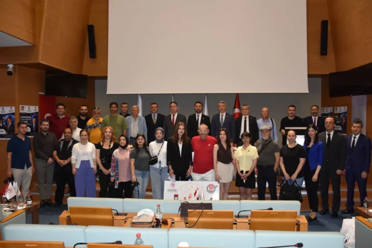 Manisa Medya Akademisi’nde dezenformasyon ve yerel gazetecilik konuşuldu