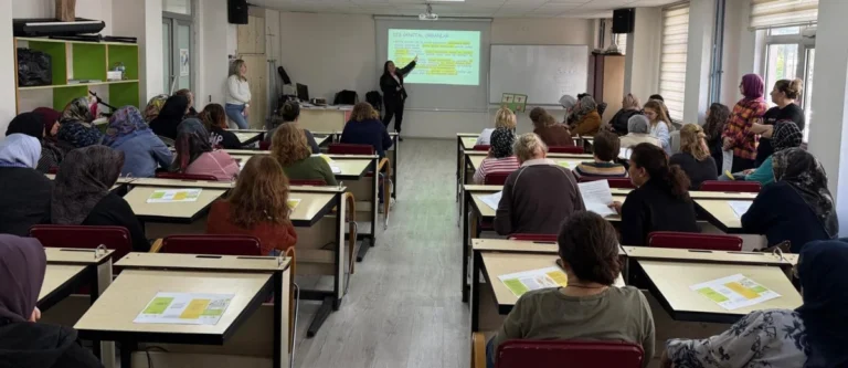 Manisa’da doğurganlığın planlanması semineri ilgi gördü