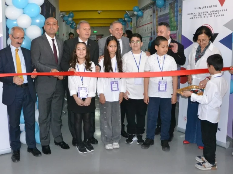 Manisa’da TÜBİTAK 4006 Destek Programları sergisine yoğun ilgi