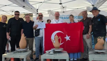 Menemen Çömlekçiliği Fransa’da uluslararası arenada onurumuz oldu