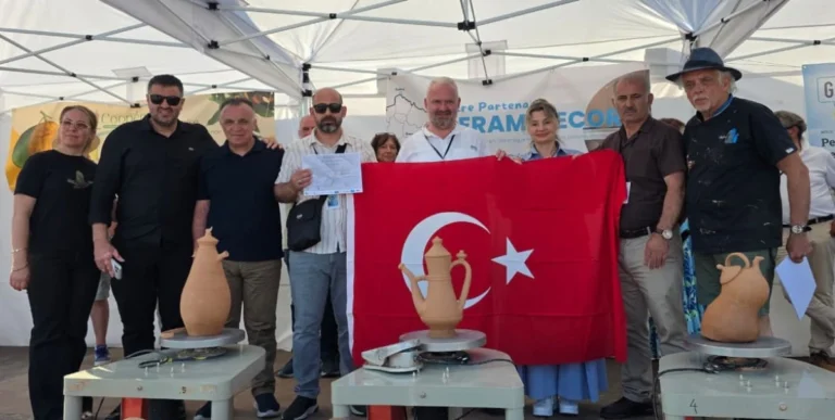 Menemen Çömlekçiliği Fransa’da uluslararası arenada onurumuz oldu