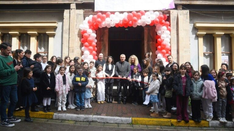 Çocuk Akademisindeki Çocuklar Eserlerini Sergilediler