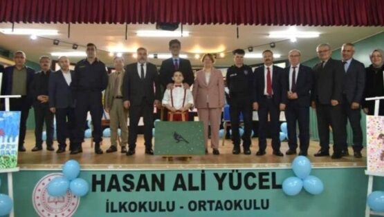 Otizmin Renklerini Tuvale Yansıttı