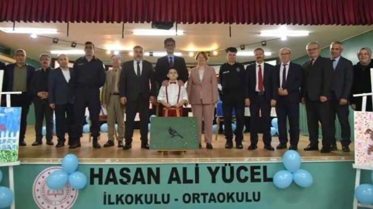 Otizmin Renklerini Tuvale Yansıttı