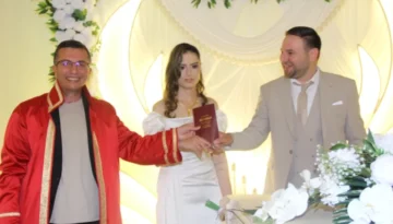 Turgutlu’da Gökten Ailesinin Mutlu Günü