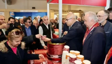 Gurbette Memleket Sıcaklığı: Vali Mustafa Koç’tan Pancar Çorbası Jesti