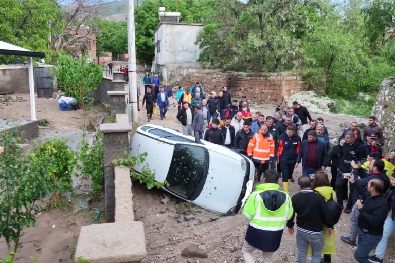 Niğde Gümüşler’de sel felaketi: 1 ölü, 5 yaralı! Hasar tespitler sürüyor