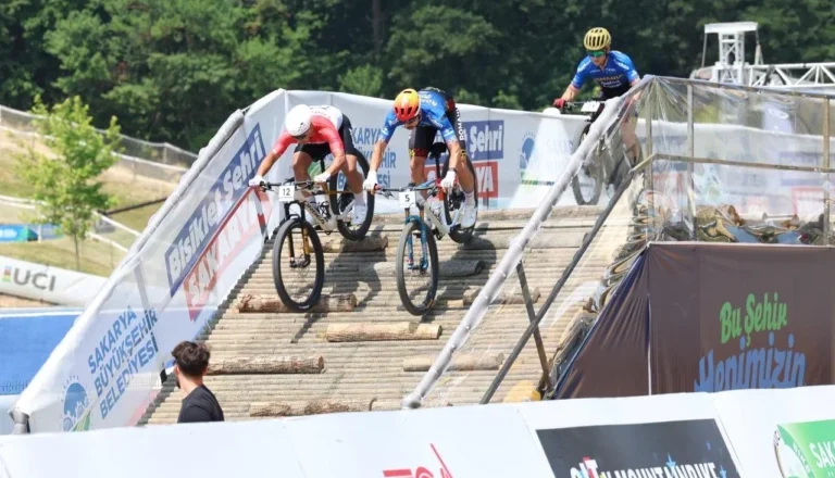 Dünyanın en iyileri Sakarya’da pedal çeviriyor