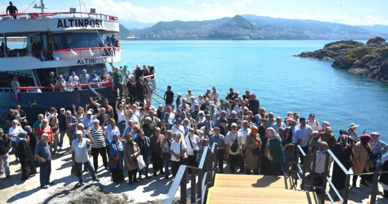Giresun’da emeklilere ada turu yaptırdılar