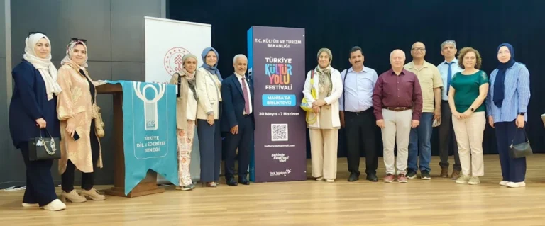 Manisa’daki söyleşide ‘Dilimiz kimliğimizdir’ anlatıldı